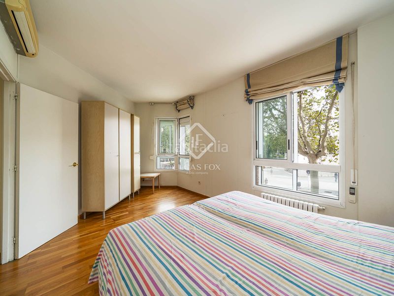 Foto 09b096bc-47a6-4184-9dc4-2d75fe996134. Pis amb calefacció aparcament a La Vila Olímpica del Poblenou Barcelona