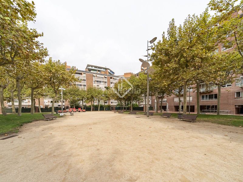 Foto 1eb2d3a9-6918-4e83-8eee-098a9db600bb. Pis amb calefacció aparcament a La Vila Olímpica del Poblenou Barcelona