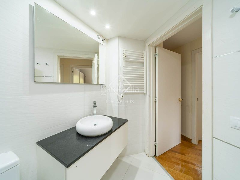 Foto 3193ea47-c0d2-4ad7-b42a-1ed43c7d0b63. Pis amb calefacció aparcament a La Vila Olímpica del Poblenou Barcelona