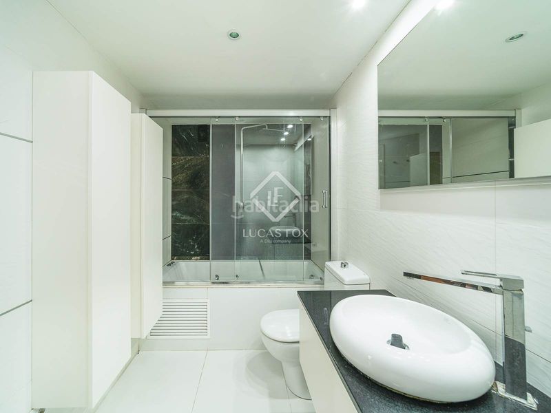 Foto 7926a167-ec18-43d8-b3b2-97e01fbc39e3. Pis amb calefacció aparcament a La Vila Olímpica del Poblenou Barcelona