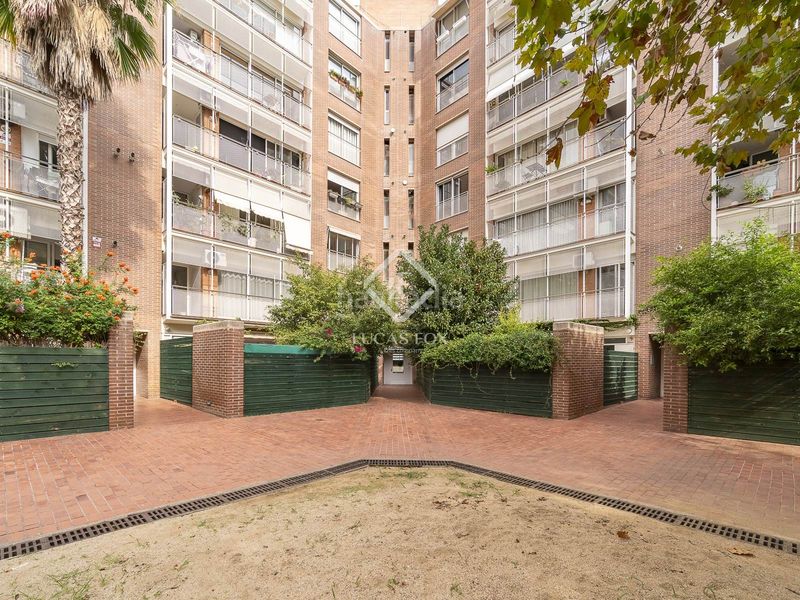 Foto a4ca6b6e-2d3d-4051-bb73-f7f7fe1c908c. Pis amb calefacció aparcament a La Vila Olímpica del Poblenou Barcelona