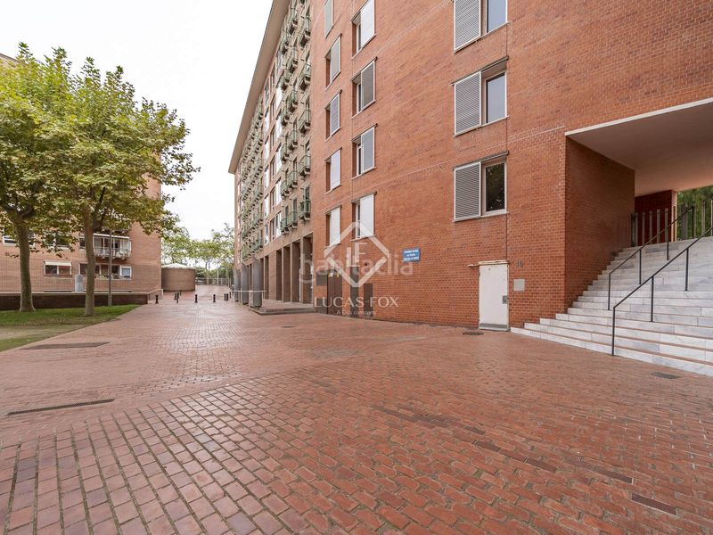 Foto b97c3d18-1777-4e3e-ad66-f8bdb15b7134. Pis amb calefacció aparcament a La Vila Olímpica del Poblenou Barcelona