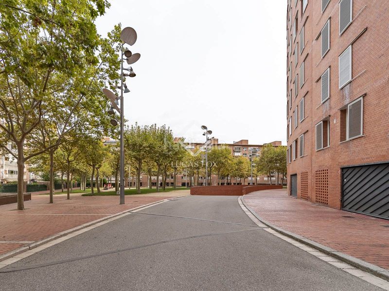 Foto e6f4b844-e55f-4e9b-8822-a95502379a96. Pis amb calefacció aparcament a La Vila Olímpica del Poblenou Barcelona