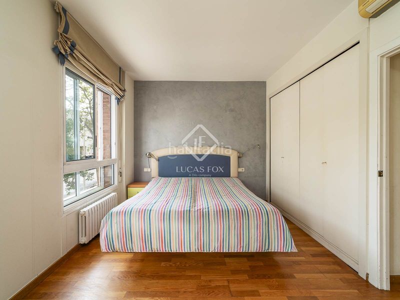 Foto e92e4511-8949-4352-be56-b90f1f245a00. Pis amb calefacció aparcament a La Vila Olímpica del Poblenou Barcelona