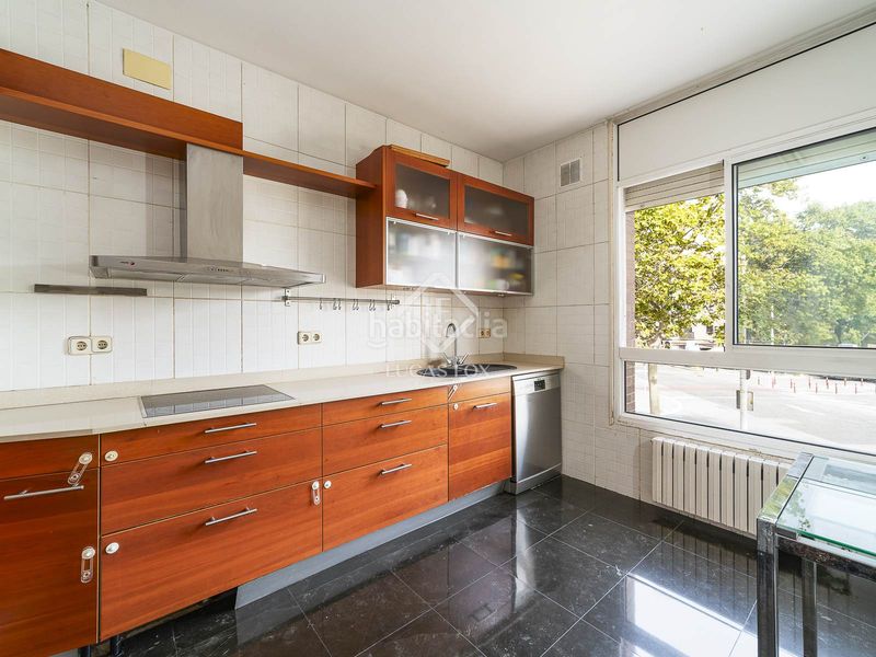 Foto f9e028fd-3ce5-4b54-9d92-4fc8f4db8978. Pis amb calefacció aparcament a La Vila Olímpica del Poblenou Barcelona