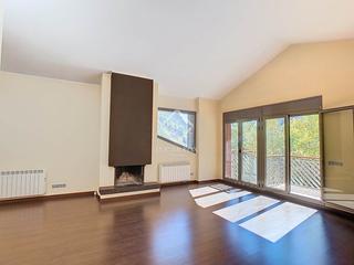 Piso en Arinsal-Erts. Ático de 202m en excelentes condiciones de 4 dormitorios con 21m