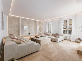 Attique à Dreta de l´Eixample. En venta ático en excelentes condiciones con tres dormitorios y