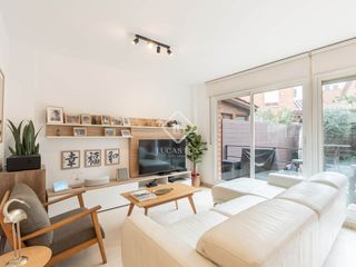 Xalet a Mira-sol. Casa adosada de 248 m construidos, con 5 dormitorios, 4 baños y