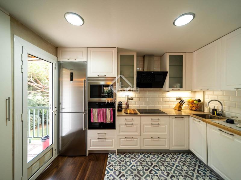 Foto 0e1fa077-755a-433c-bb4a-31b23c4bba4a. Flat with heating parking pool in Gava Mar Gavà