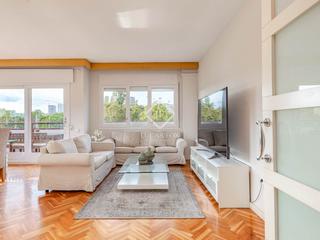 Piso en Sant Ramon - Maternitat. Magnífico piso exterior y esquinero, con cuatro dormitorios y 10
