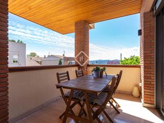 Xalet a Centre. Lujosa casa independiente de diseño con piscina y jardín en vent