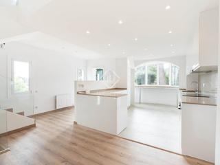 Xalet a El Poal. Casa adosadaesquinera totalmente reformada de 4 habitaciones y 3