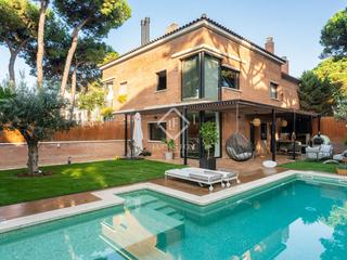 Chalet en Gava Mar. Casa adosada totalmente reformada de 3 dormitorios con piscina i