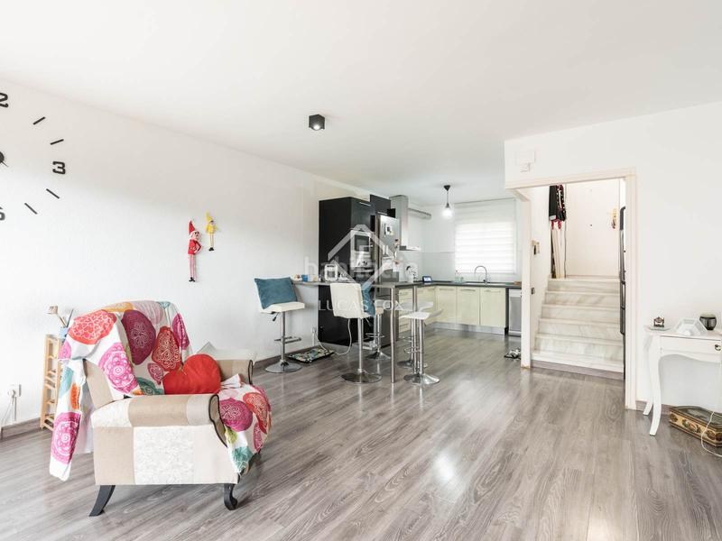 Foto 49367f6c-7ff2-419c-b771-fc1566fe5155. Chalet with pool in les botigues de Sitges Sitges