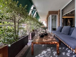 Pis a Tres Torres. Piso de cinco dormitorios con 27 m de terraza en venta en tres t