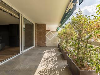 Appartement à Tres Torres. Piso de cinco dormitorios con 27 m de terraza en venta en tres t