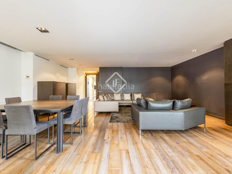 Foto d932bc4b-1995-42d5-aab3-e815a4672d1e. Appartamento con riscaldamento parcheggio in Tres Torres Barcelona