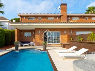 Chalet in Teià. Casa villa de 4 dormitorios en venta en teià, barcelona