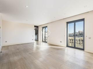 Pis a Dreta de l´Eixample. Exclusiva vivienda con vistas directas a la pedrera en paseo de
