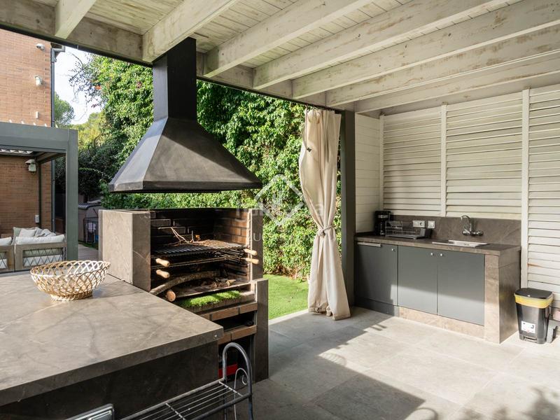 Foto a7b5f585-43a3-4ee7-8ce7-cfd638aa1534. Xalet amb calefacció aparcament piscina a Golf-Can Trabal Sant Cugat del Vallès