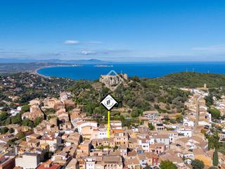 Chalet in Begur. Encantadora casa de piedra con 4 dormitorios y jardín privado en