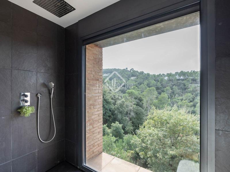 Foto 2c76b0b5-f7bc-40f7-9bdd-52a7d1903906. Xalet amb calefacció aparcament piscina a La Floresta Sant Cugat del Vallès