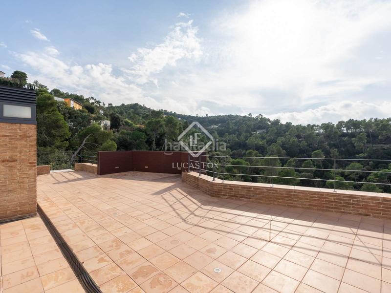 Foto 39cee8a8-8fb6-467d-b040-575e561bff6e. Xalet amb calefacció aparcament piscina a La Floresta Sant Cugat del Vallès