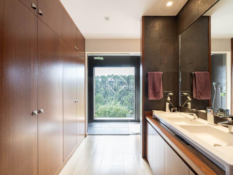 Foto 470cbb8b-50b7-4f7b-b2dd-c7697621c39d. Xalet amb calefacció aparcament piscina a La Floresta Sant Cugat del Vallès