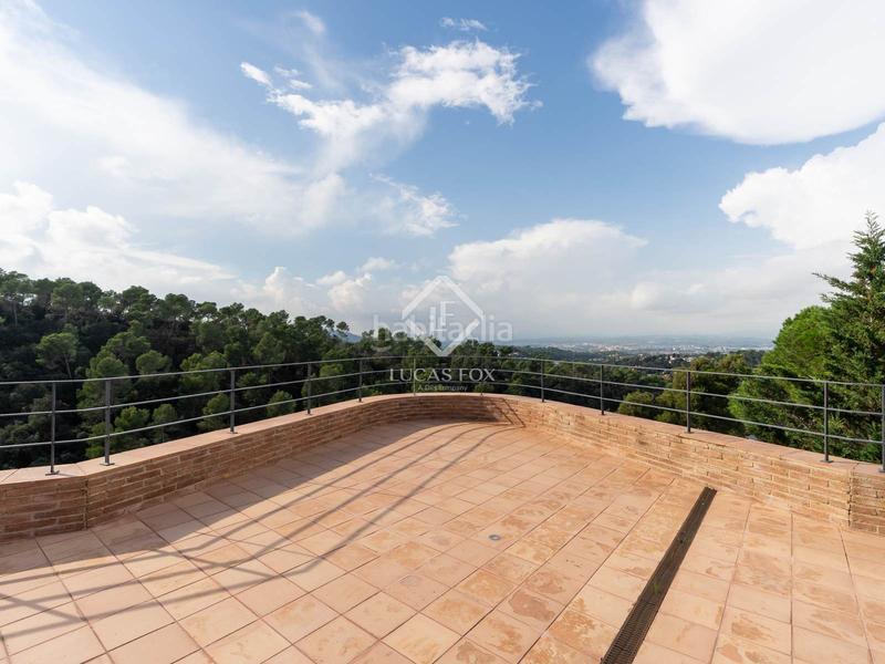 Foto bd07152d-f66b-4d89-9b4c-094638d25679. Xalet amb calefacció aparcament piscina a La Floresta Sant Cugat del Vallès