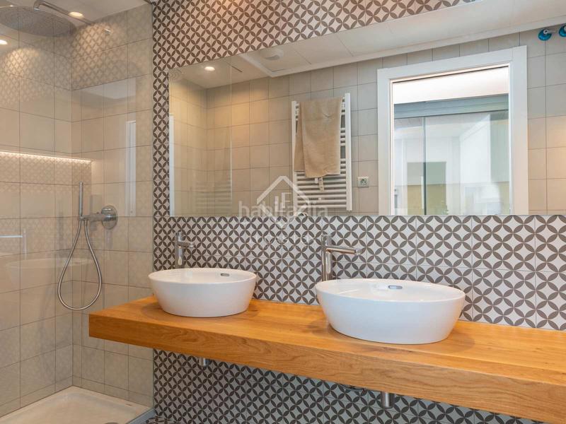 Foto 0fd2e774-7bee-4599-b567-9bdbeaf85239. Pis amb calefacció aparcament a Centre Lloret de Mar