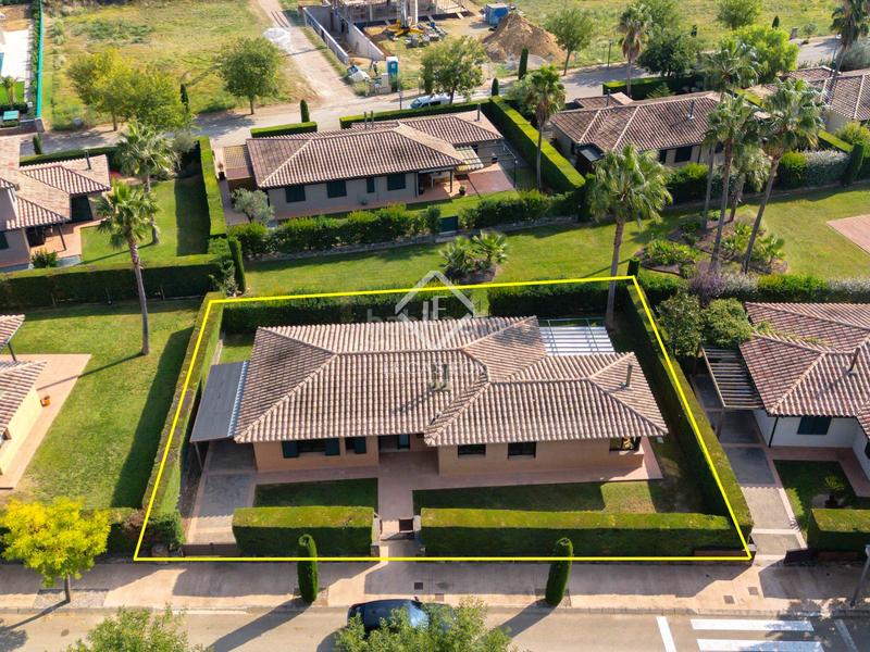 Foto ba60fdfe-b5ba-4946-8a11-07d449640e02. Chalet avec piscine dans Navata