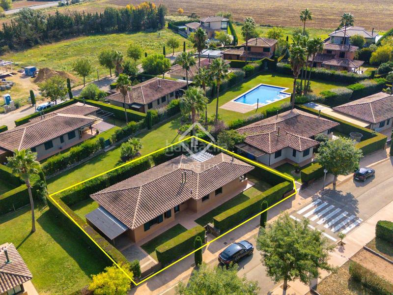 Foto d2e97a18-2487-44c2-bc75-542b968abbf7. Chalet avec piscine dans Navata