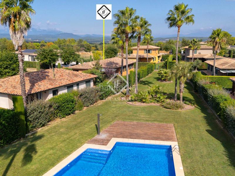 Foto f19b8298-a0c7-4249-85c0-4a991af879a4. Chalet avec piscine dans Navata