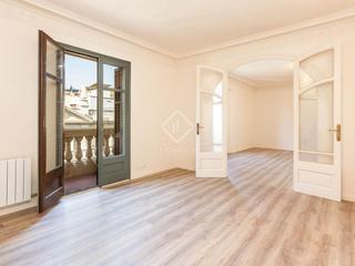 Appartamento in St. Pere - Sta. Caterina - El Born. Piso en excelentes condiciones de cuatro dormitorios en venta en