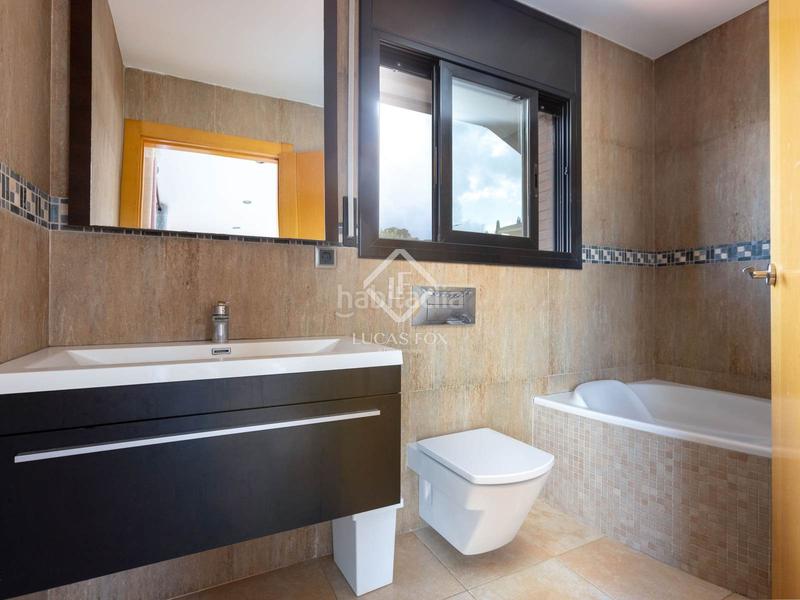 Foto 37e6fb44-ae1f-4b43-9254-7784e268209d. Xalet amb calefacció aparcament piscina a Vallromanes