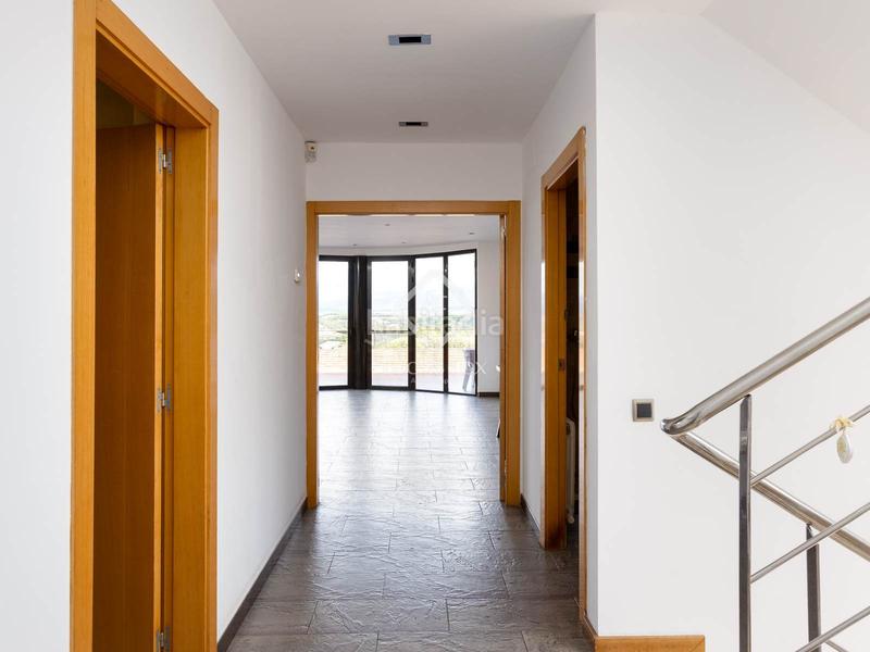 Foto 4c2d26be-4ad7-4bfc-9a61-a8ee1777fd2c. Xalet amb calefacció aparcament piscina a Vallromanes