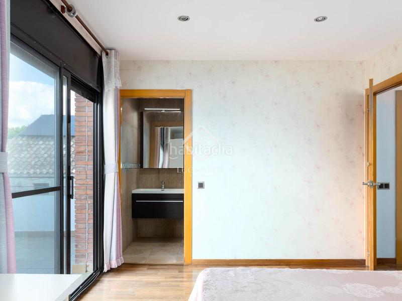 Foto 565bc818-6d50-430d-9f32-b0ab7e7ad199. Xalet amb calefacció aparcament piscina a Vallromanes