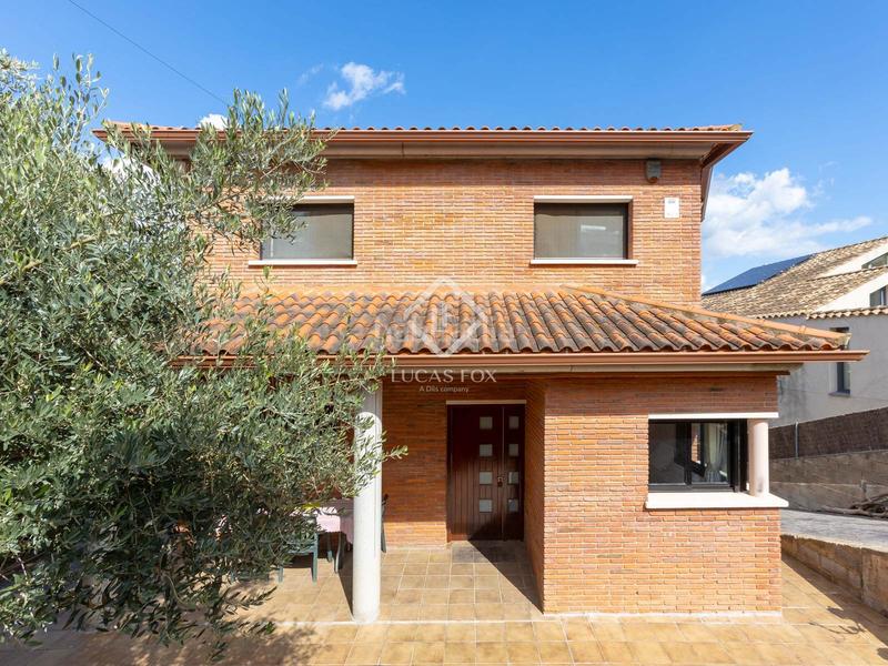 Foto e3008999-9f09-46a9-8724-e0f9116a2af6. Xalet amb calefacció aparcament piscina a Vallromanes