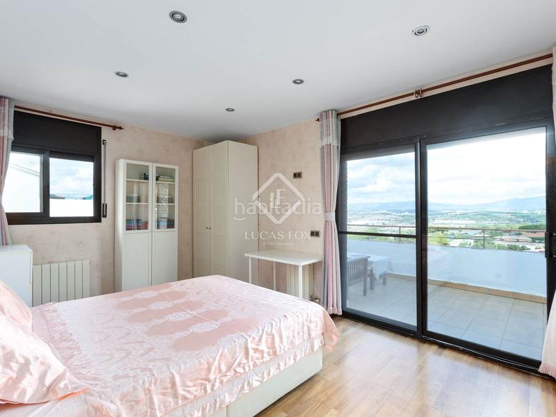 Foto e436ca0f-976d-49df-9316-28cc9e25997b. Xalet amb calefacció aparcament piscina a Vallromanes