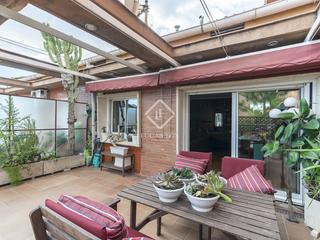 Pis a Sants-Badal. Piso con cuatro dormitorios y terraza de 21m en venta en sants,