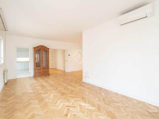 Location Appartement à Eixample. Piso luminoso con gran terraza privada y vistas a collserola en