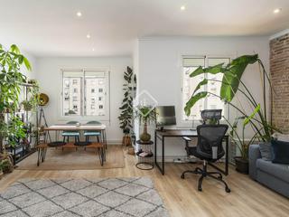 Piso en Sagrada Família. Excelente oportunidad junto a la sagrada familia, piso luminoso