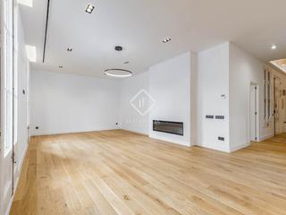 Piso en Dreta de l´Eixample. Piso en venta en excelentes condiciones con cuatro dormitorios e