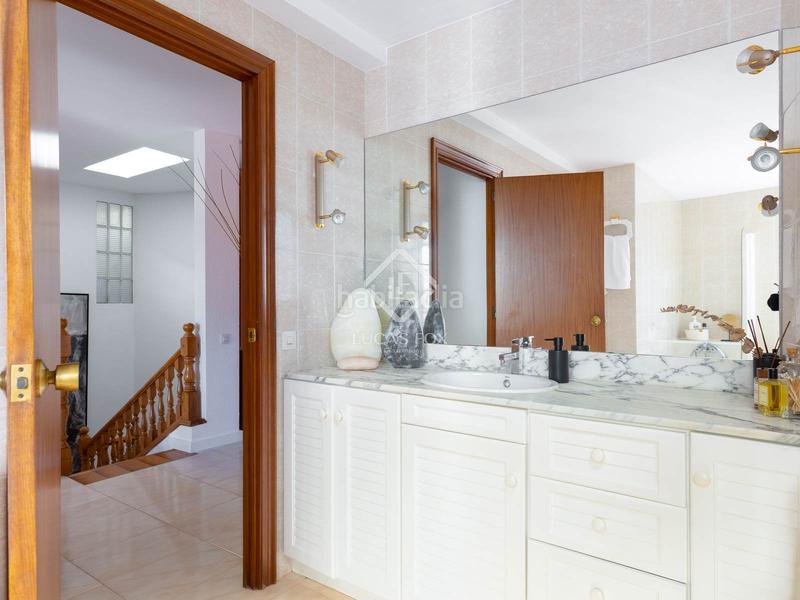 Foto 56a888d2-47f2-41eb-8e19-a092993b059e. Chalet con riscaldamento parcheggio piscina in Alella