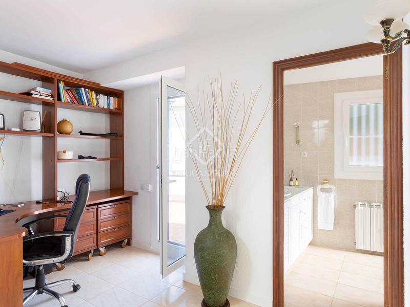 Foto 97692d60-69be-43c8-8027-85c2b4e314da. Chalet con riscaldamento parcheggio piscina in Alella