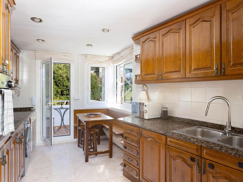 Foto 9a109067-e931-4aa3-84dd-6c826c70b8dd. Chalet con riscaldamento parcheggio piscina in Alella