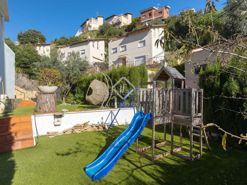 Foto ecad34c7-223f-45fe-81cb-d2741f170b3b. Chalet con riscaldamento parcheggio piscina in Alella