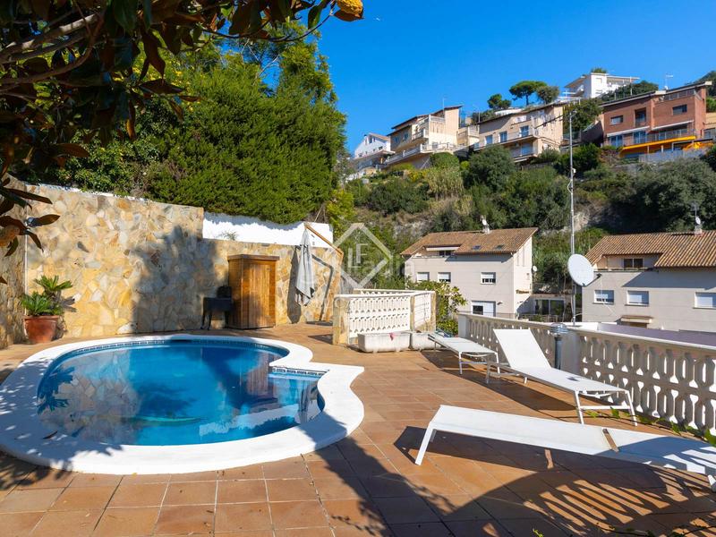 Foto f5cca950-b792-49b2-8e22-eef24253b4ad. Chalet con riscaldamento parcheggio piscina in Alella