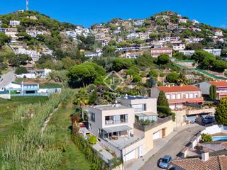 Xalet a Roca Grossa. Casa  villa de 3 dormitorios en venta en lloret de mar, costa br