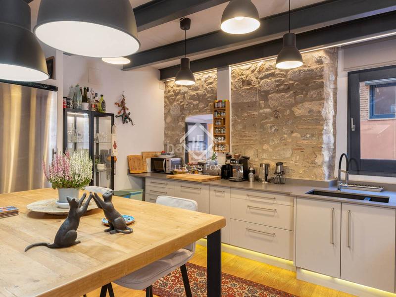 Foto 149a6c73-b08a-459f-b358-cb0999a1b31f. Àtic amb calefacció a Centre-Barri Vell Girona